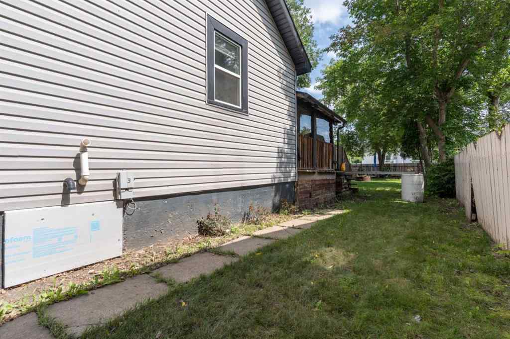 MLS® A2244119 - 5013 45 Street  in Fairview Camrose, Residential