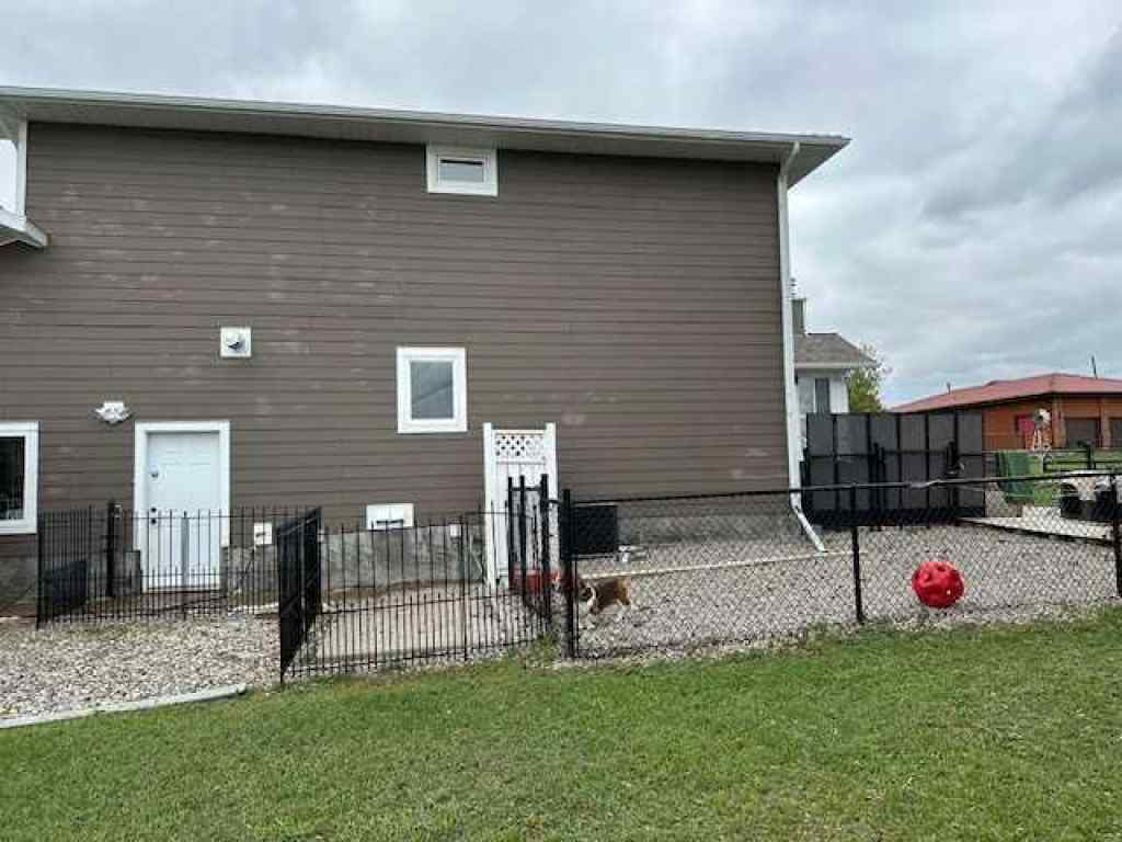 MLS® A2244131 - 623 2nd Street E in NONE Cardston, Residential