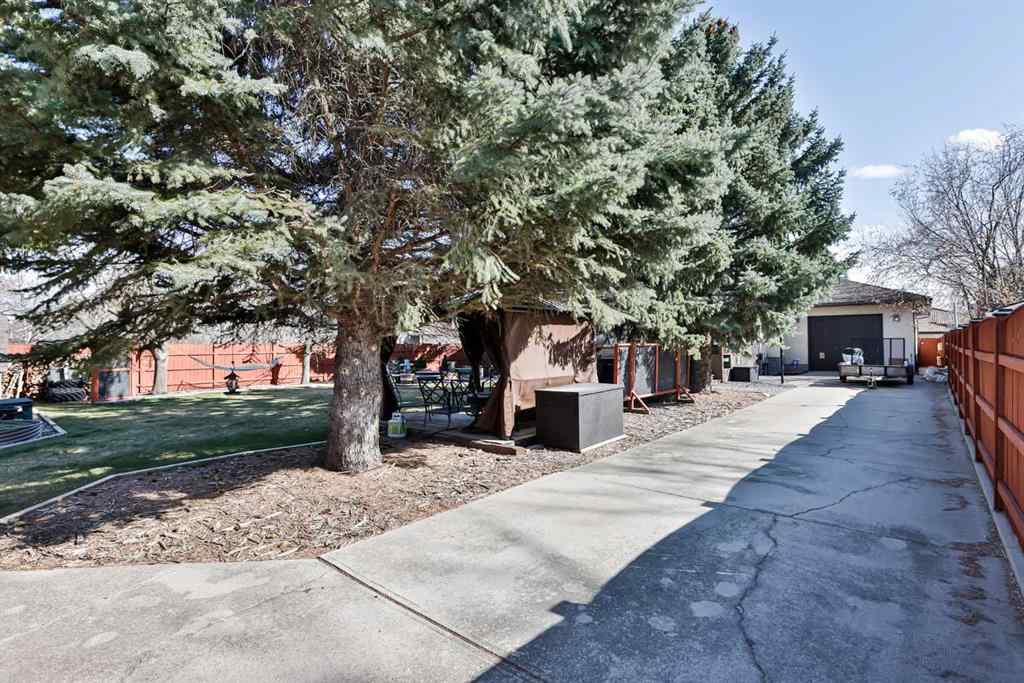 MLS® A2244147 - 2857 6 Avenue S in Glendale Lethbridge, Residential