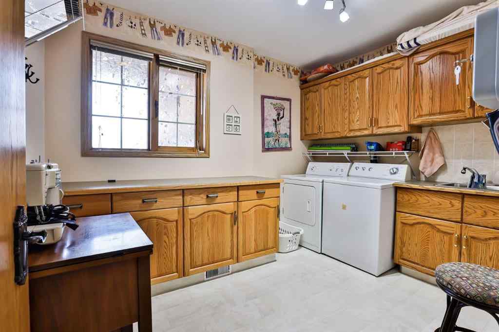 MLS® A2244147 - 2857 6 Avenue S in Glendale Lethbridge, Residential