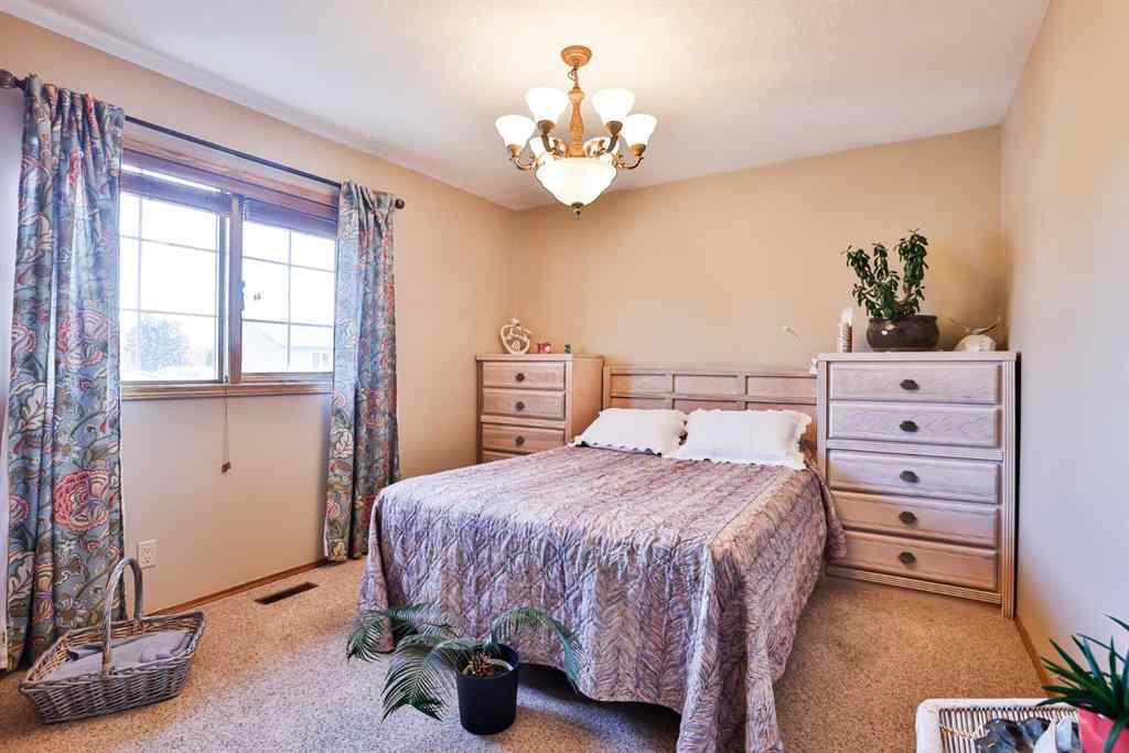 MLS® A2244147 - 2857 6 Avenue S in Glendale Lethbridge, Residential