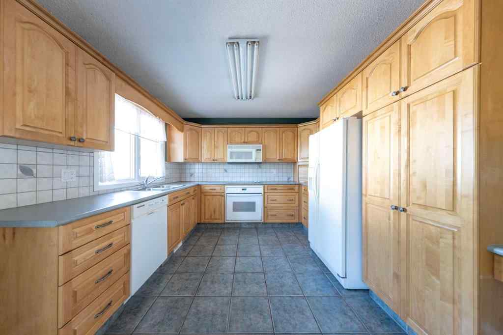 MLS® A2244151 - 5204 32 Street  in Steele Heights Lloydminster, Residential