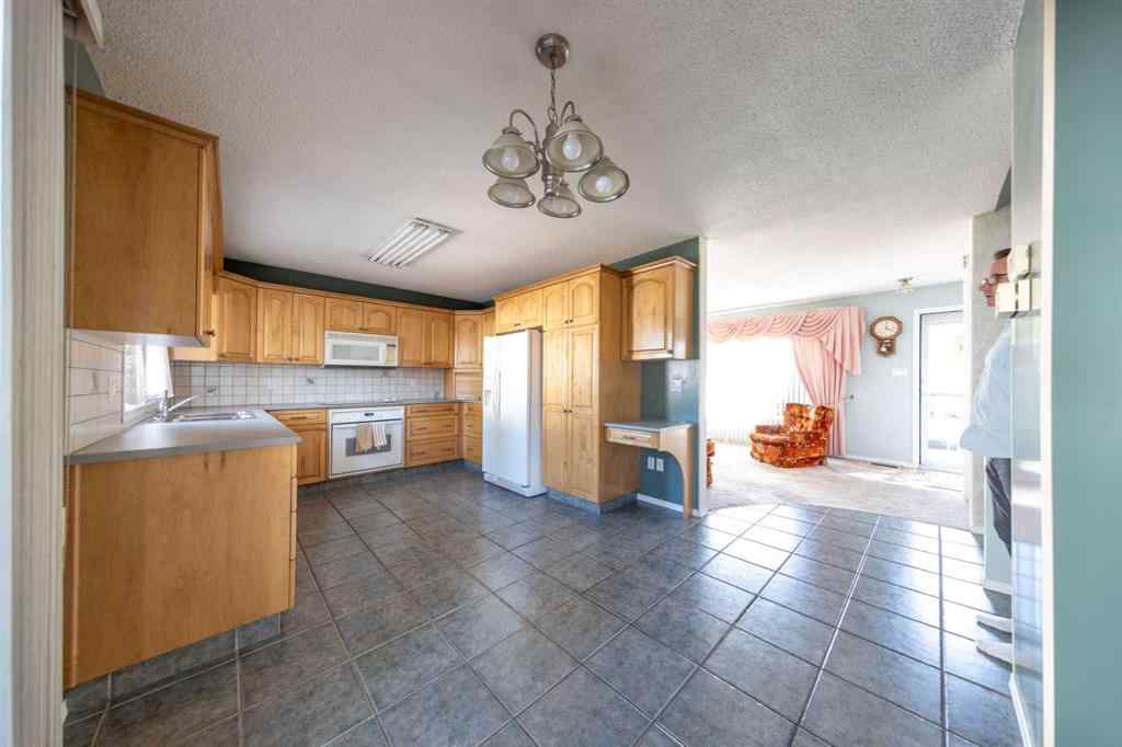 MLS® A2244151 - 5204 32 Street  in Steele Heights Lloydminster, Residential