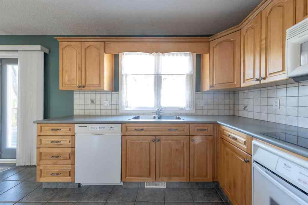 MLS® A2244151 - 5204 32 Street  in Steele Heights Lloydminster, Residential