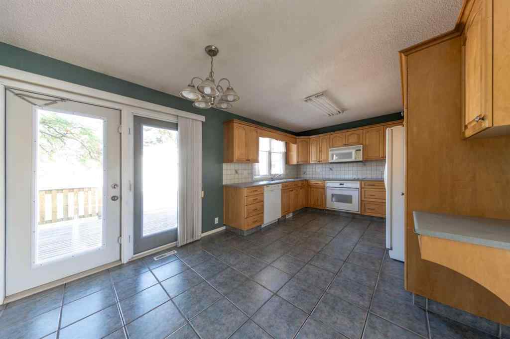 MLS® A2244151 - 5204 32 Street  in Steele Heights Lloydminster, Residential