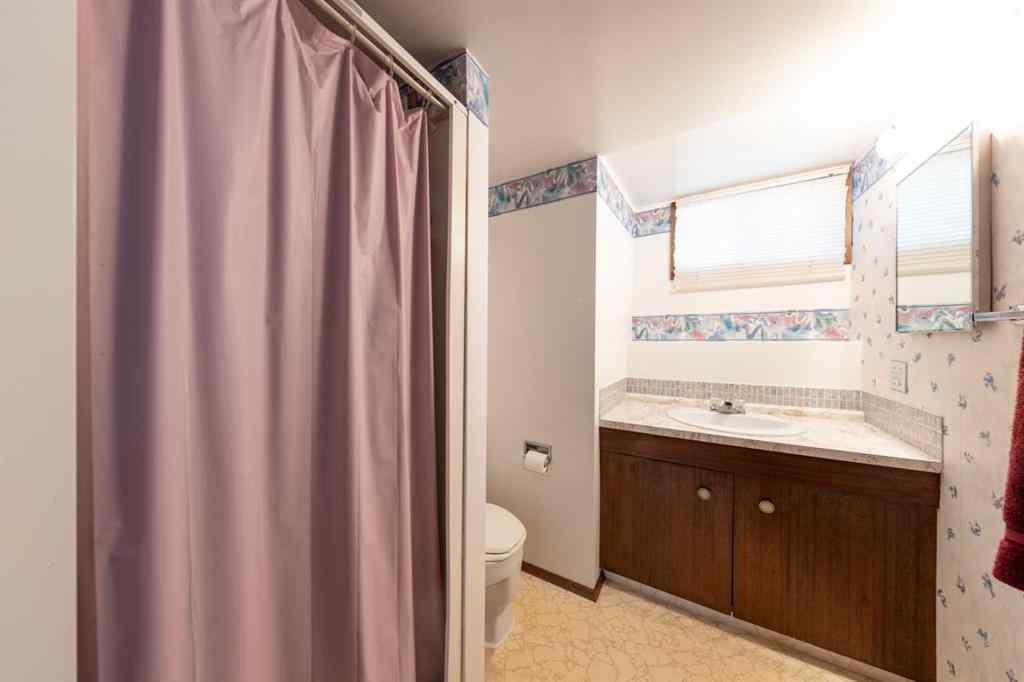 MLS® A2244151 - 5204 32 Street  in Steele Heights Lloydminster, Residential