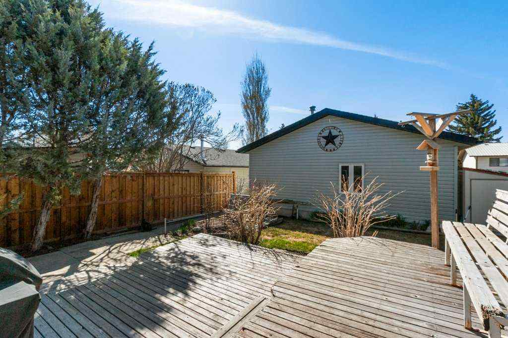 MLS® A2244190 - 1417 Mccrimmon Drive  in NONE Carstairs, Residential