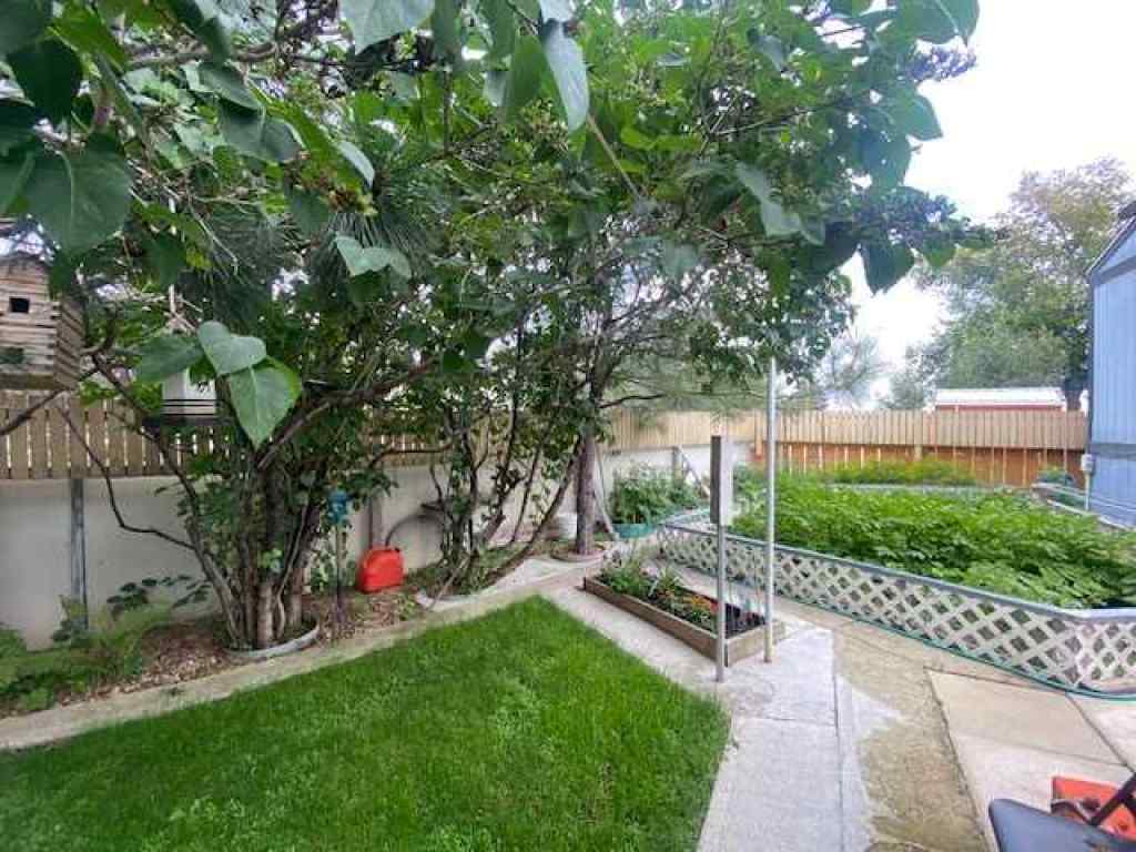 MLS® A2244223 - 30 Lake Stafford Crescent E in North End Brooks, Mobile