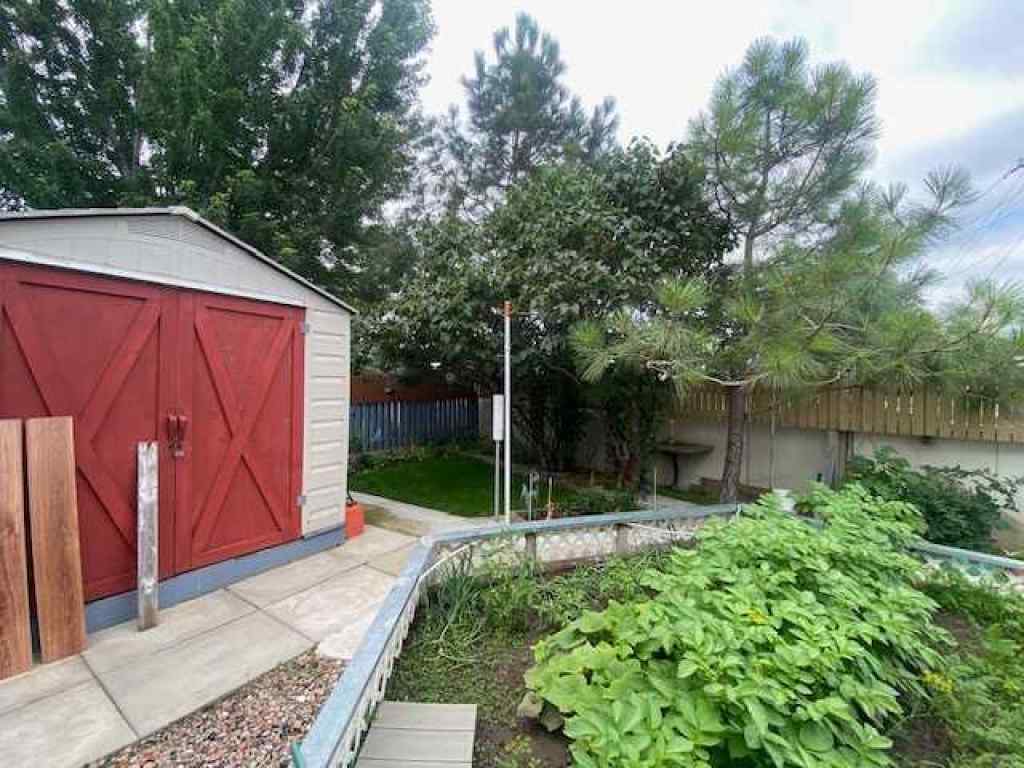MLS® A2244223 - 30 Lake Stafford Crescent E in North End Brooks, Mobile