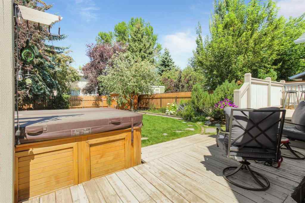 MLS® A2244235 - 66 Edgewood Crescent W in Ridgewood Lethbridge, Residential
