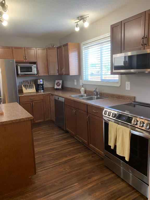MLS® A2244324 - 9114 92 Avenue  in Cobblestone Grande Prairie, Residential