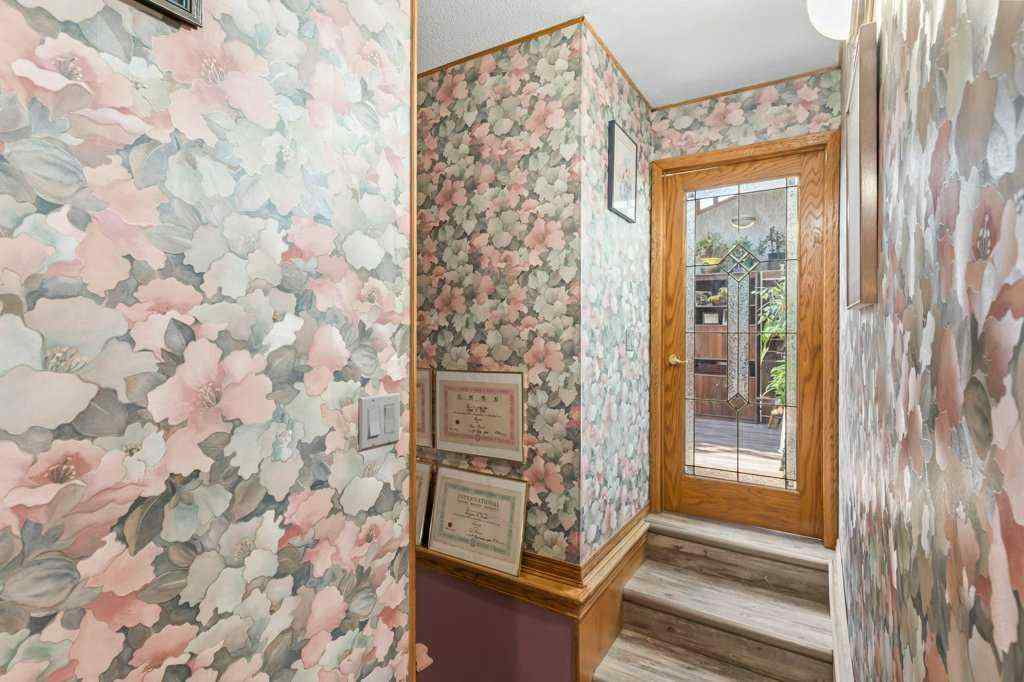 MLS® A2244360 - 6920 Hunterbow Crescent NW in Huntington Hills Calgary, Residential