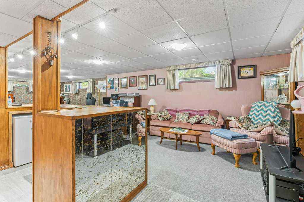 MLS® A2244360 - 6920 Hunterbow Crescent NW in Huntington Hills Calgary, Residential