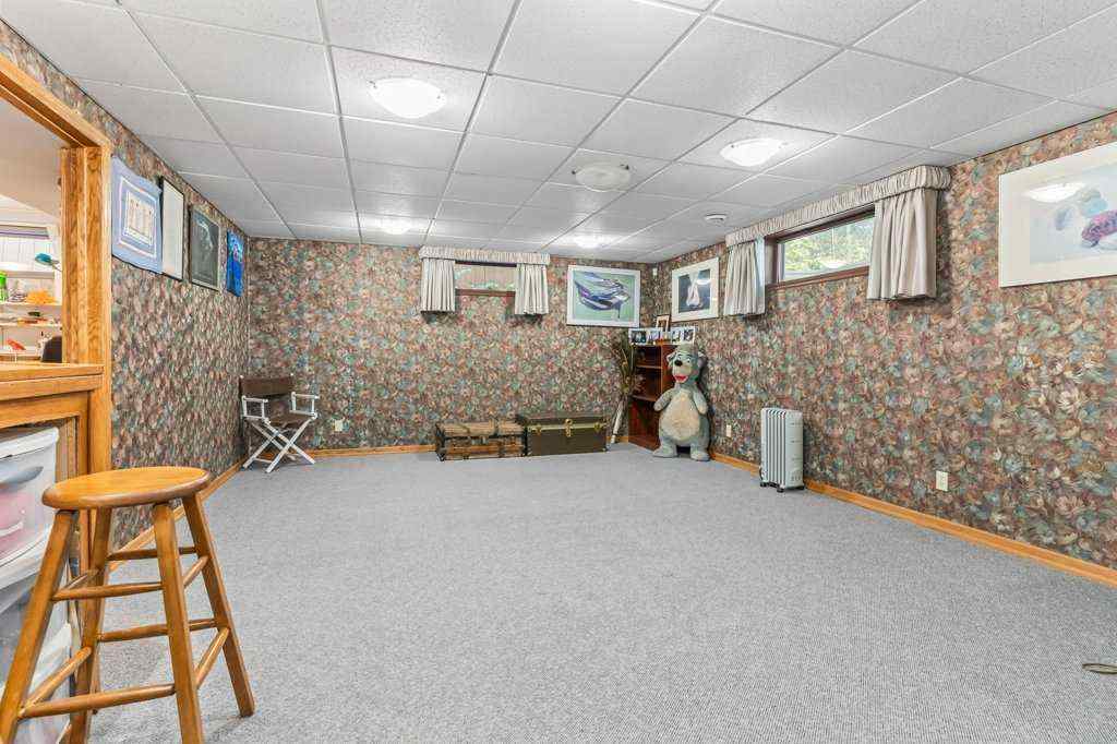 MLS® A2244360 - 6920 Hunterbow Crescent NW in Huntington Hills Calgary, Residential