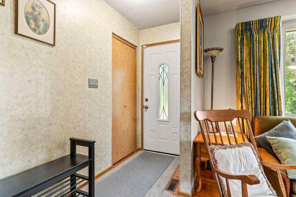 MLS® A2244360 - 6920 Hunterbow Crescent NW in Huntington Hills Calgary, Residential