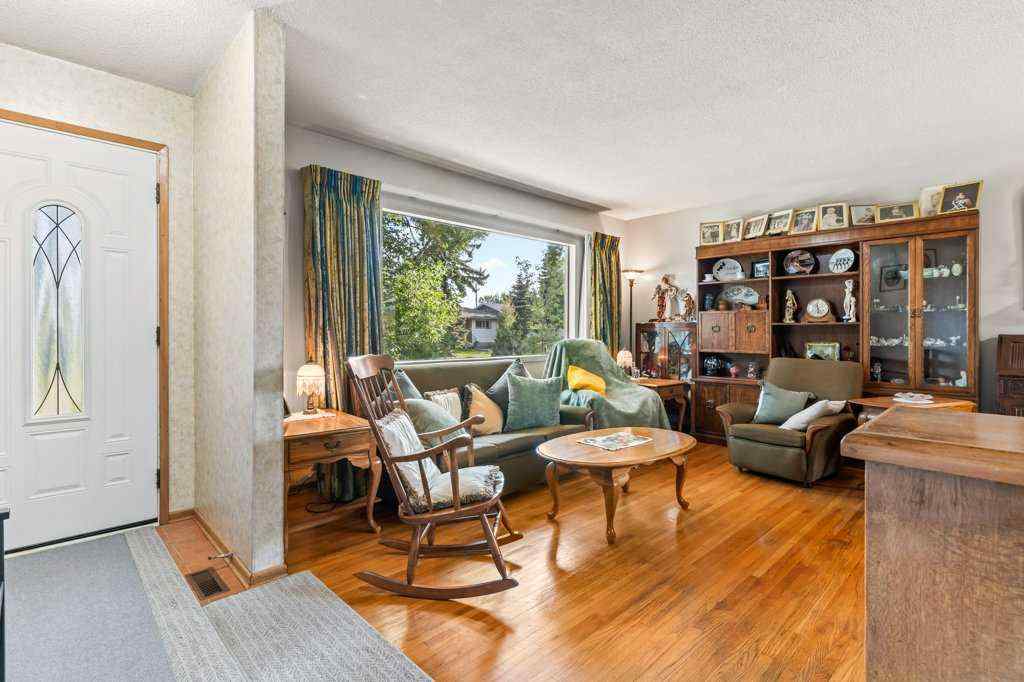 MLS® A2244360 - 6920 Hunterbow Crescent NW in Huntington Hills Calgary, Residential