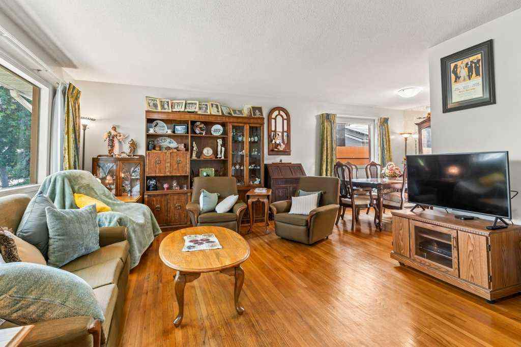 MLS® A2244360 - 6920 Hunterbow Crescent NW in Huntington Hills Calgary, Residential