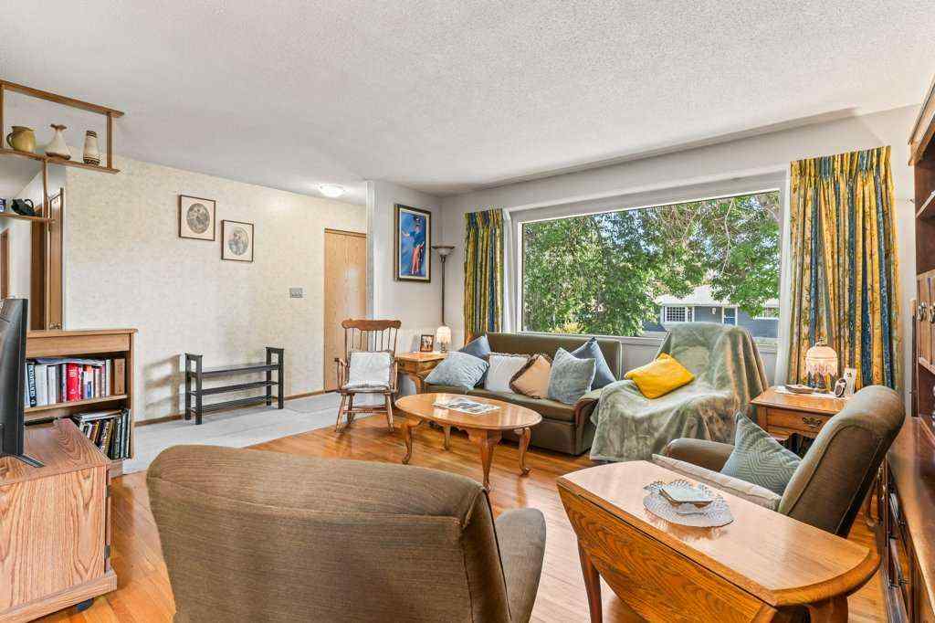 MLS® A2244360 - 6920 Hunterbow Crescent NW in Huntington Hills Calgary, Residential