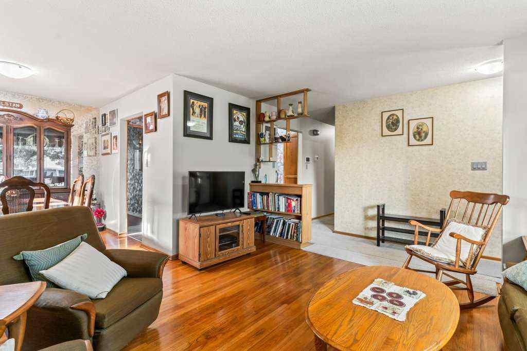 MLS® A2244360 - 6920 Hunterbow Crescent NW in Huntington Hills Calgary, Residential