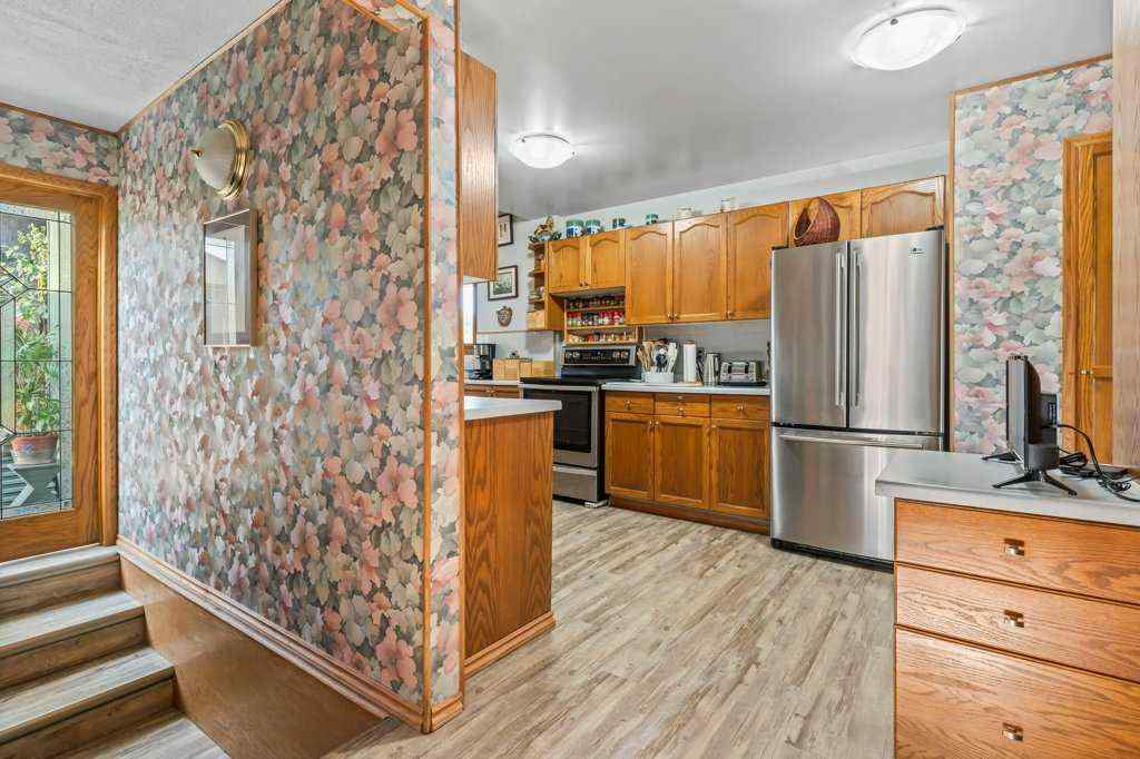 MLS® A2244360 - 6920 Hunterbow Crescent NW in Huntington Hills Calgary, Residential