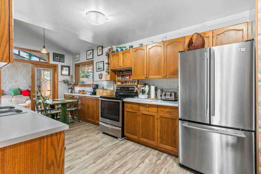 MLS® A2244360 - 6920 Hunterbow Crescent NW in Huntington Hills Calgary, Residential