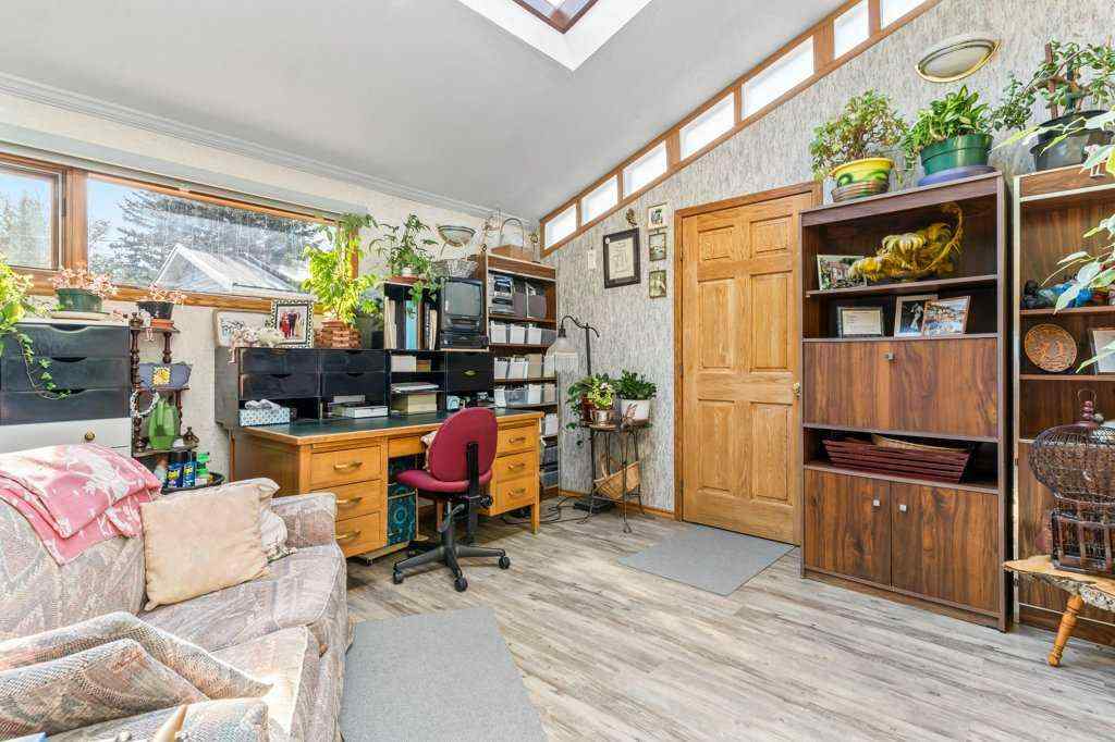 MLS® A2244360 - 6920 Hunterbow Crescent NW in Huntington Hills Calgary, Residential