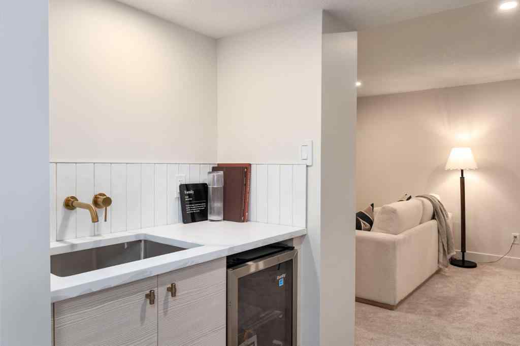 MLS® A2244371 - 15 Hoover Place SW in Haysboro Calgary, Residential