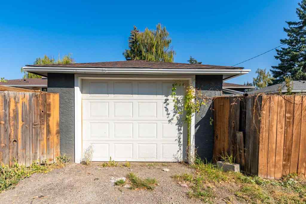 MLS® A2244371 - 15 Hoover Place SW in Haysboro Calgary, Residential
