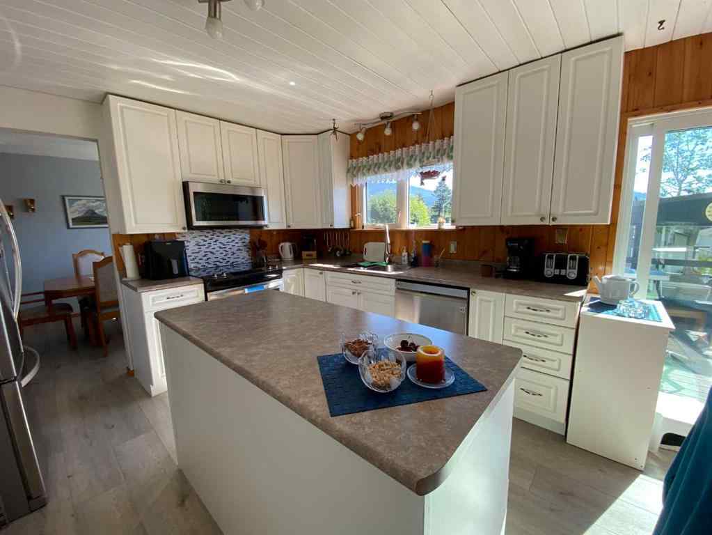 MLS® A2244391 - 22613 8 Avenue  in NONE Hillcrest, Residential