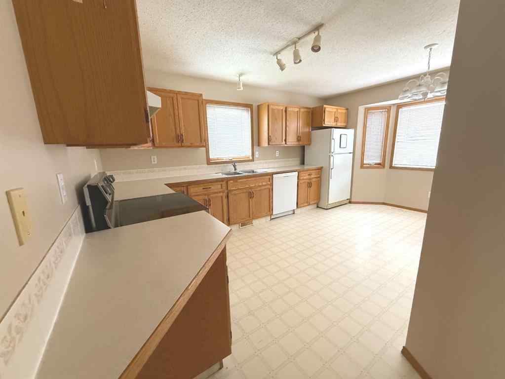 MLS® A2244398 - 6224 Cypress Close  in NONE Olds, Residential