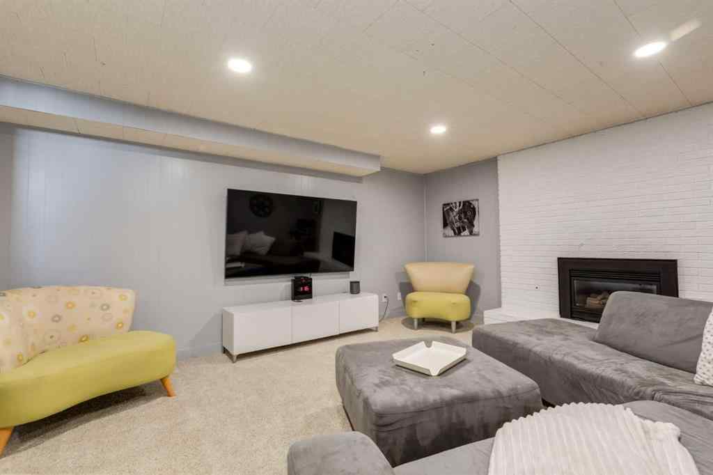 MLS® A2244399 - 31 Silverstone Bay NW in Silver Springs Calgary, Residential