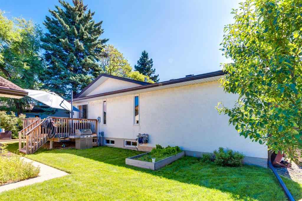 MLS® A2244399 - 31 Silverstone Bay NW in Silver Springs Calgary, Residential