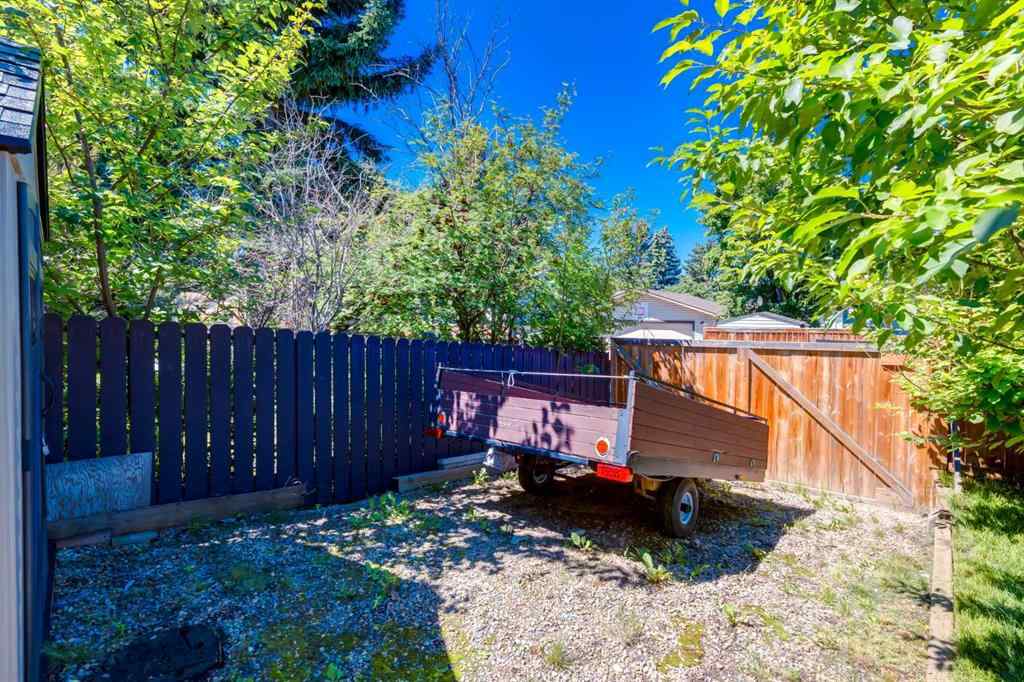MLS® A2244399 - 31 Silverstone Bay NW in Silver Springs Calgary, Residential