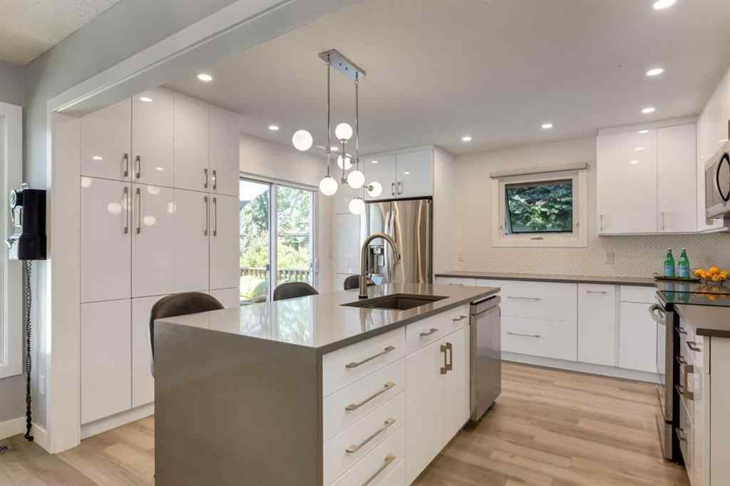 MLS® A2244399 - 31 Silverstone Bay NW in Silver Springs Calgary, Residential