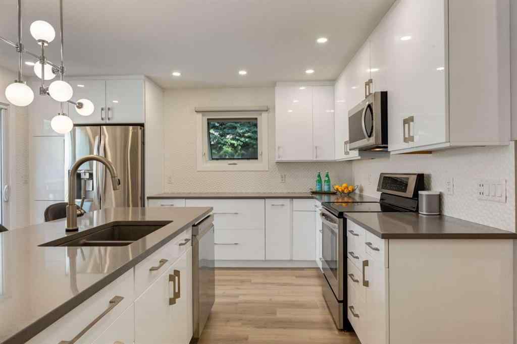 MLS® A2244399 - 31 Silverstone Bay NW in Silver Springs Calgary, Residential