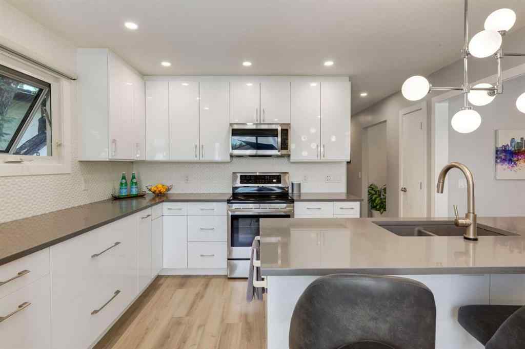 MLS® A2244399 - 31 Silverstone Bay NW in Silver Springs Calgary, Residential
