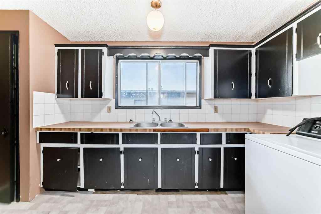 MLS® A2244407 - 221 Theodore Place NW in Thorncliffe Calgary, Residential