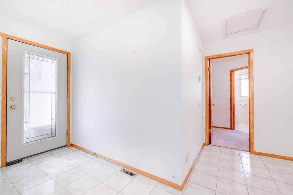 MLS® A2244408 - 620 Oakwood Place SW in Oakridge Calgary, Residential