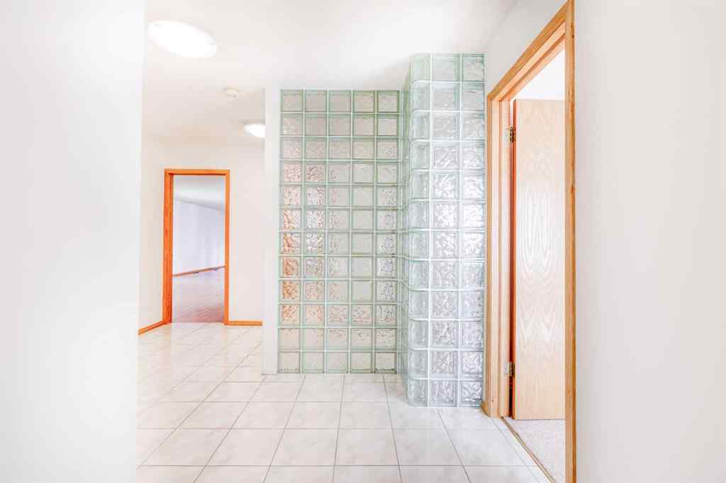 MLS® A2244408 - 620 Oakwood Place SW in Oakridge Calgary, Residential