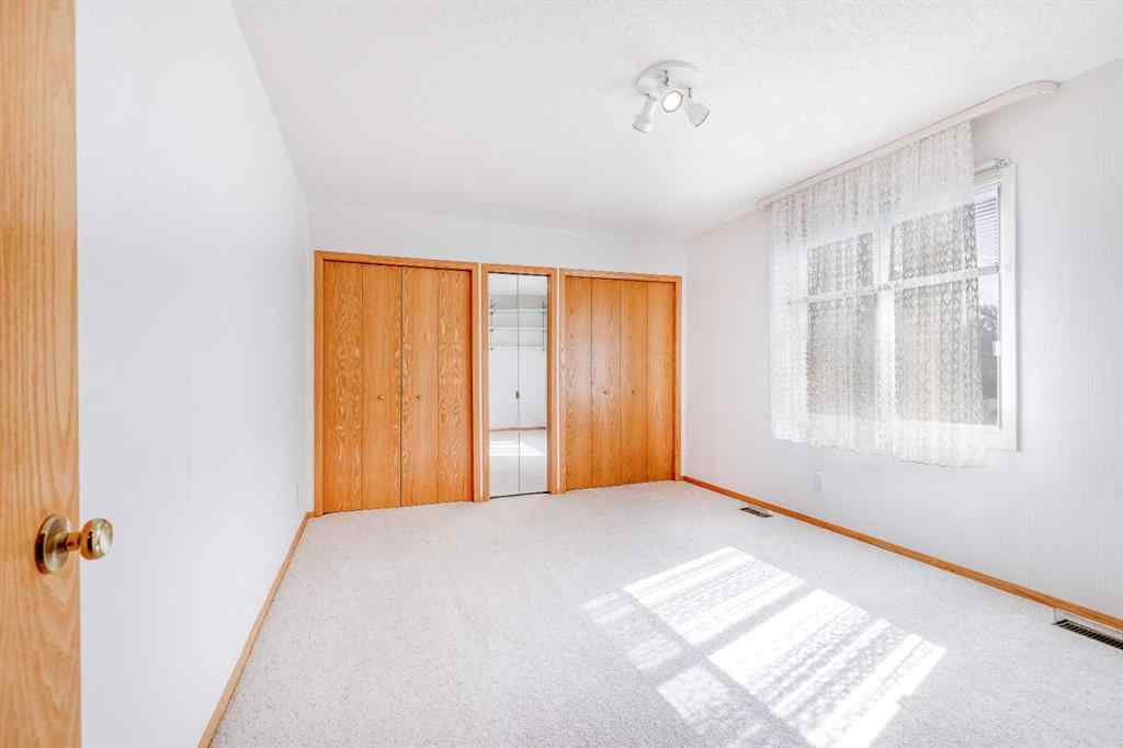 MLS® A2244408 - 620 Oakwood Place SW in Oakridge Calgary, Residential
