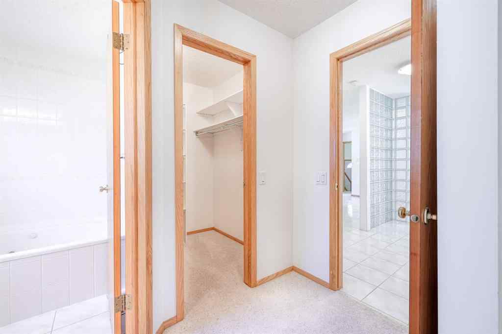 MLS® A2244408 - 620 Oakwood Place SW in Oakridge Calgary, Residential