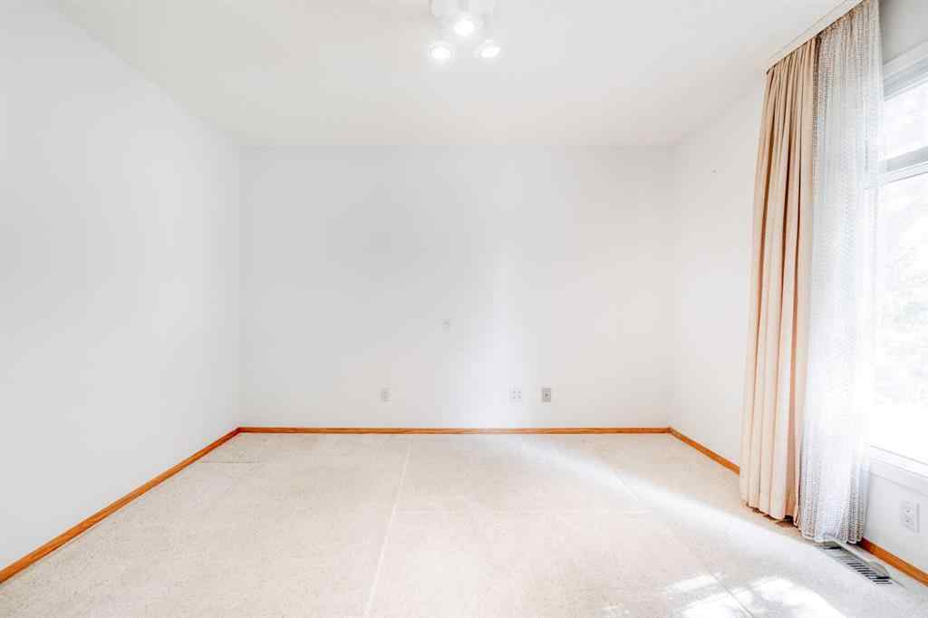 MLS® A2244408 - 620 Oakwood Place SW in Oakridge Calgary, Residential