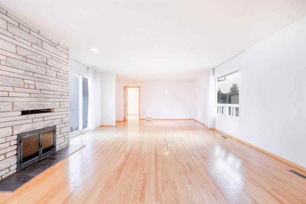MLS® A2244408 - 620 Oakwood Place SW in Oakridge Calgary, Residential