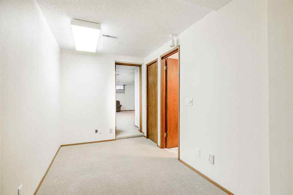 MLS® A2244408 - 620 Oakwood Place SW in Oakridge Calgary, Residential