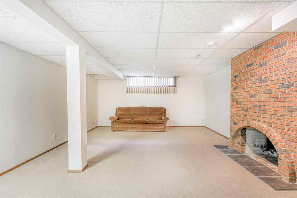 MLS® A2244408 - 620 Oakwood Place SW in Oakridge Calgary, Residential