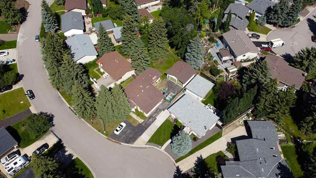 MLS® A2244408 - 620 Oakwood Place SW in Oakridge Calgary, Residential