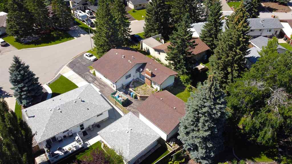 MLS® A2244408 - 620 Oakwood Place SW in Oakridge Calgary, Residential