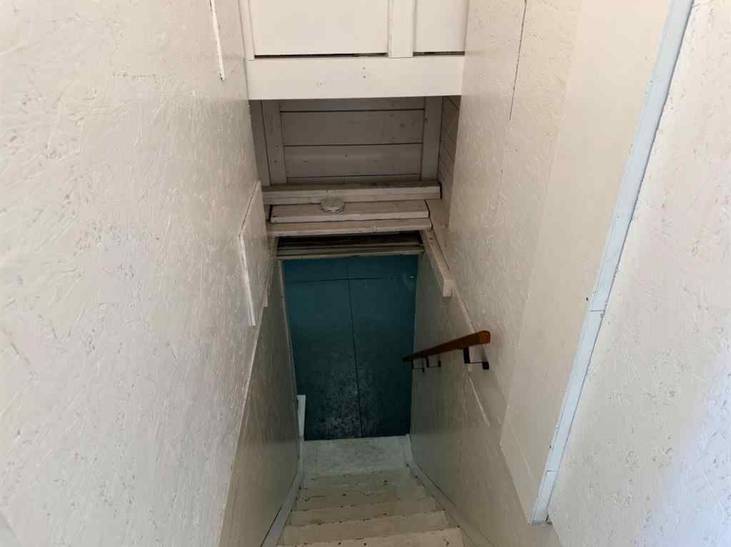 MLS® A2244418 - 220 Railway Avenue E   in NONE Maidstone, Residential