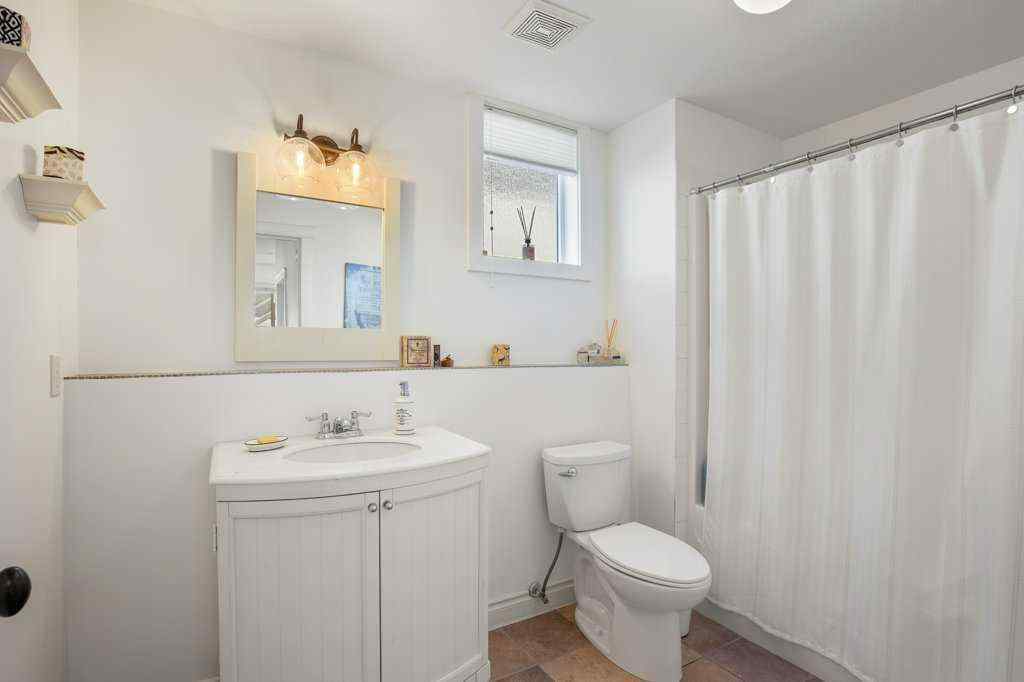 MLS® A2244422 - 3 Lyle Close  in Lakeway Landing Sylvan Lake, Residential