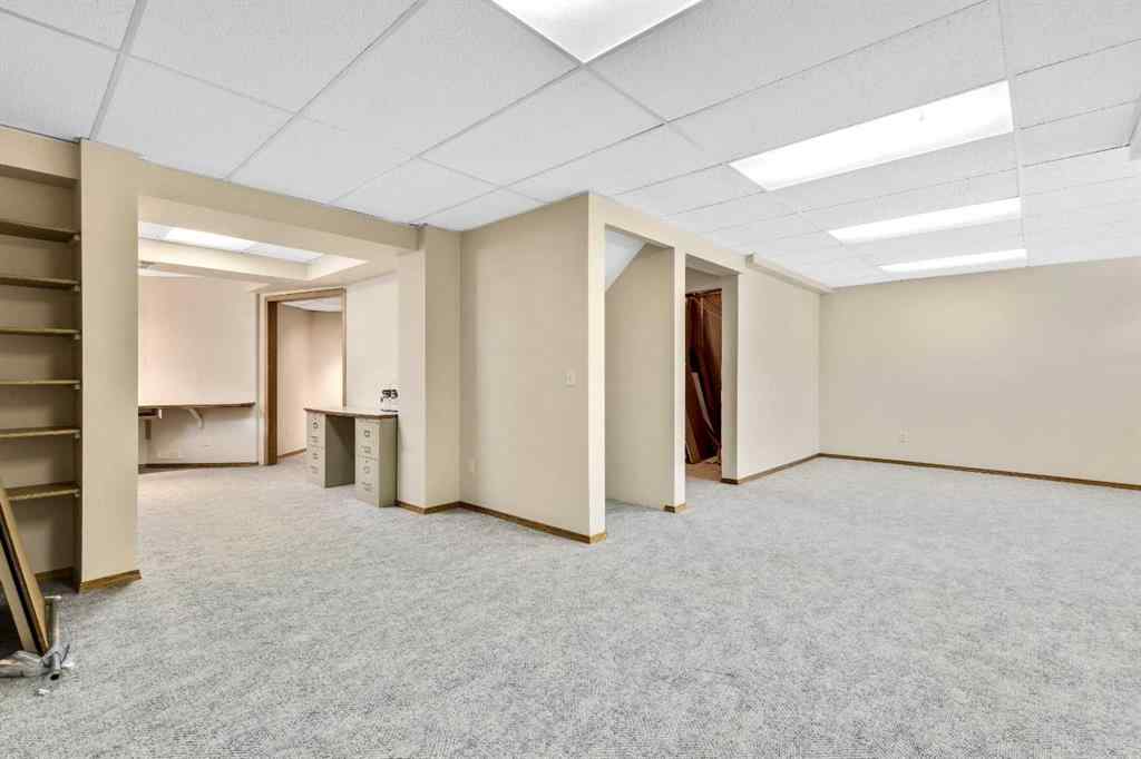MLS® A2244473 - 62 Somerset Close SW in Somerset Calgary, Residential